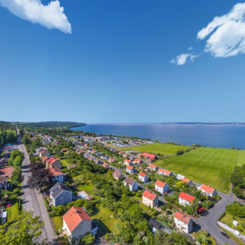 Sex drnarbilder ver Grnna. En drnare har flugit ver Grnna och tagit sex bilder med 360 helikopterperspektiv. Se Grnna frn ovan Von Dbens Vg 8 Jnkpings Ln, Grnna - satisfaction-survey.net