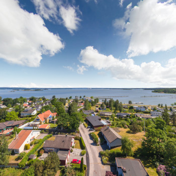 Sex drnarbilder ver Norrkpings Hedvig. En drnare har flugit ver Norrkpings Hedvig och tagit sex bilder med 360 helikopterperspektiv. Se Norrkpings Frivaktsgatan 19 stergtlands ln, Norrkping - unam.net