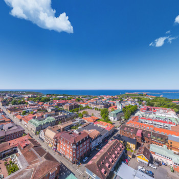Sex drnarbilder ver Varberg Centrum. En drnare har flugit ver Varberg Centrum och tagit sex bilder med 360 helikopterperspektiv. Se Varberg Centrum Bryggaregatan 3A Hallands ln, Varberg - satisfaction-survey.net
