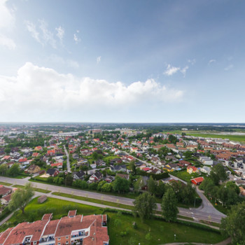 Sex drnarbilder ver Almby. En drnare har flugit ver Almby och tagit sex bilder med 360 helikopterperspektiv. Se Almby frn ovan Tallsoppsvgen 11 rebro ln, rebro - unam.net